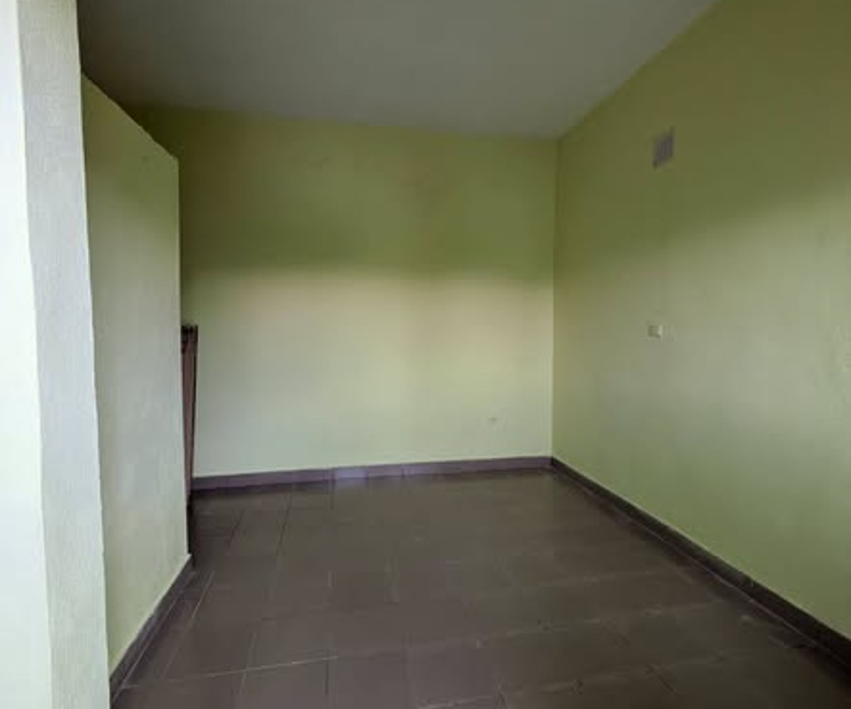 Vaste chambre à louer à Logpom