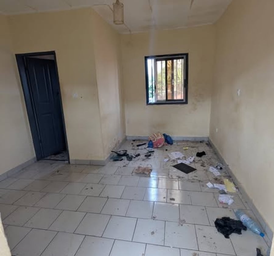Chambre moderne à Nkolnda