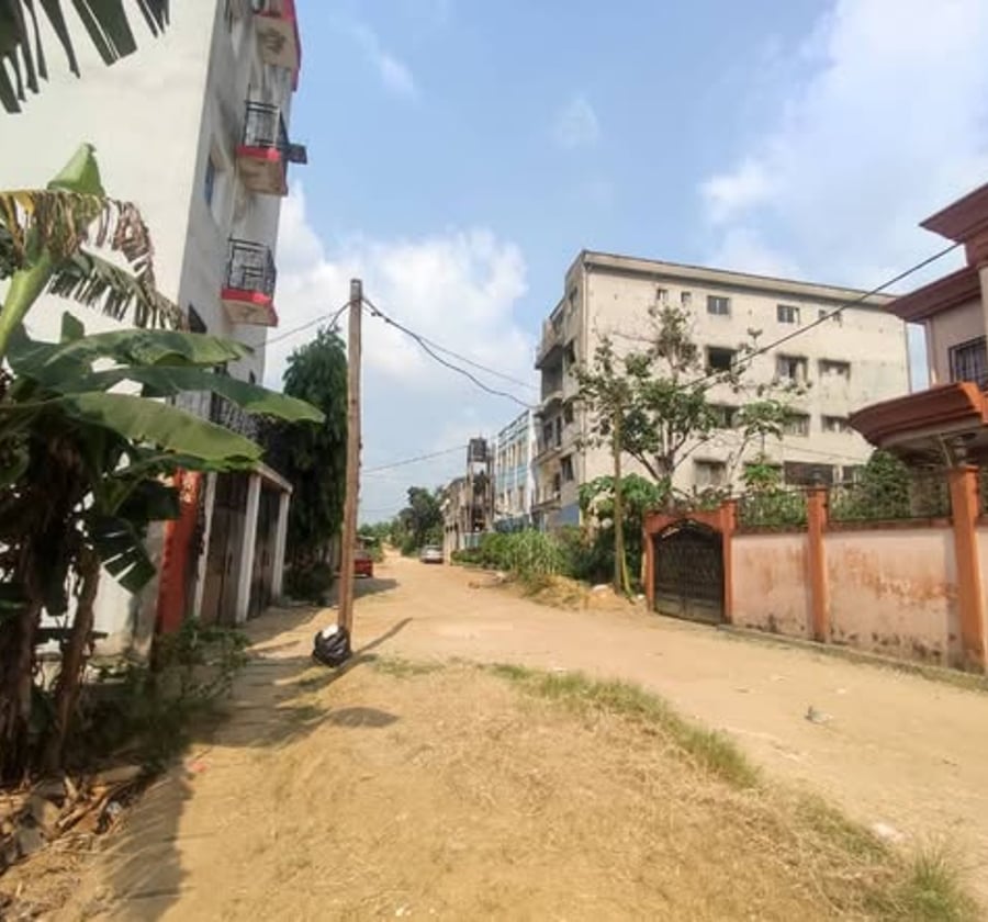 Vente terrain Logbessou Douala - 300 m² avec fondation