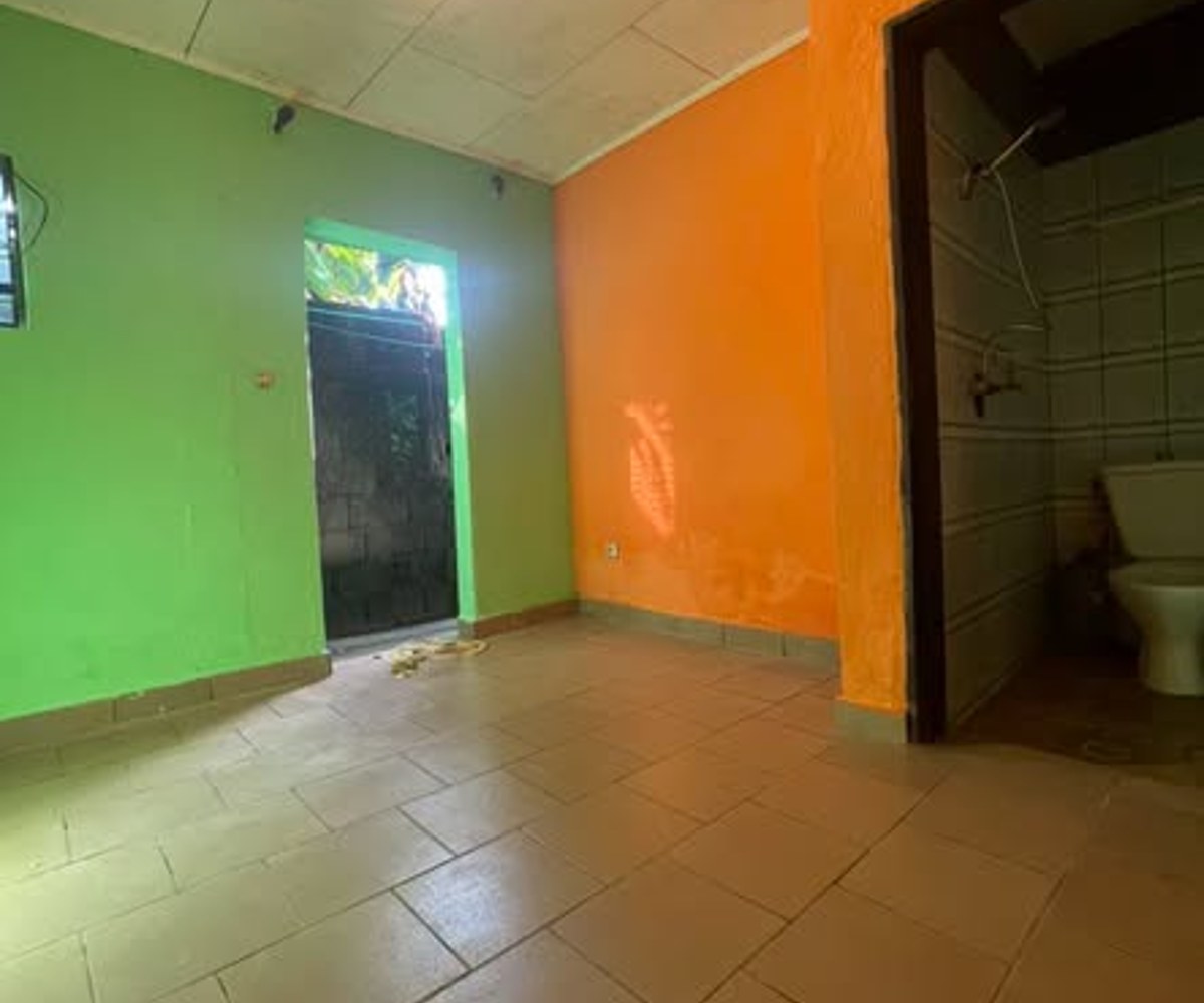 Chambre moderne sans cuisine à Logbessou, Douala