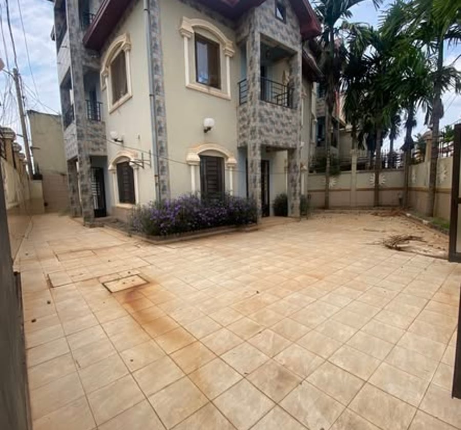 Triplex à louer à Fouda