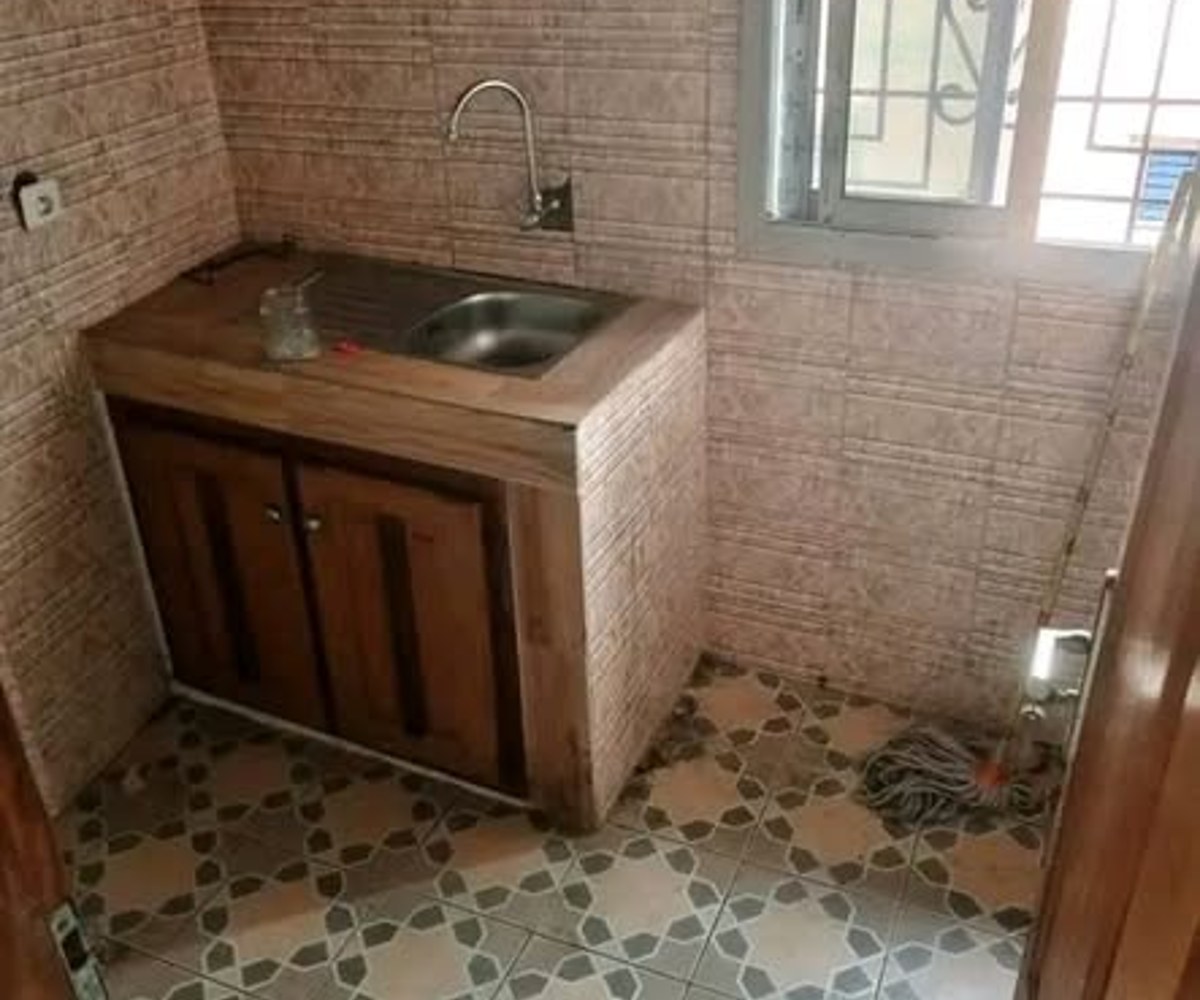 Chambre moderne à louer à Biyem-Assi