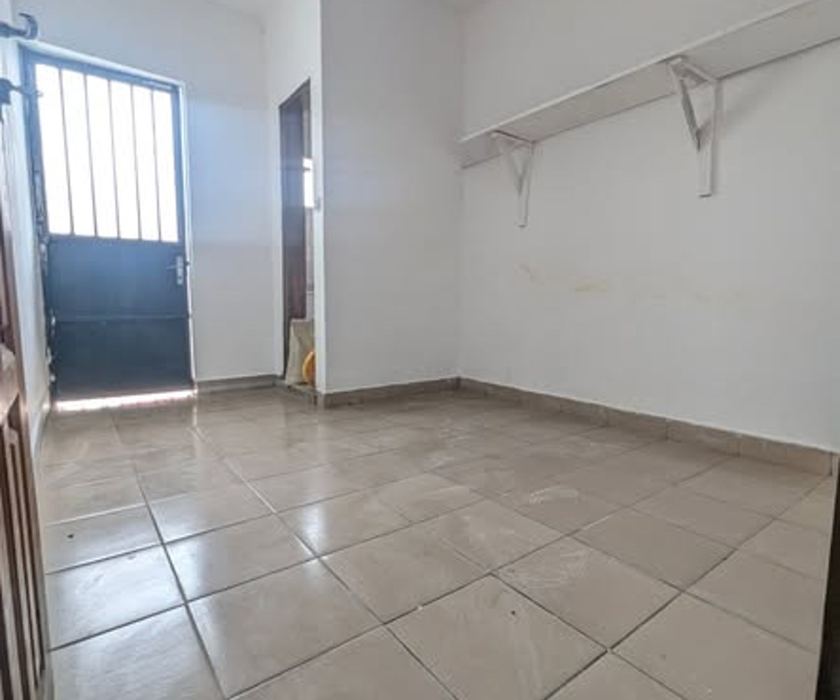Chambre moderne avec balcon personnel – Ange Raphaël, Douala