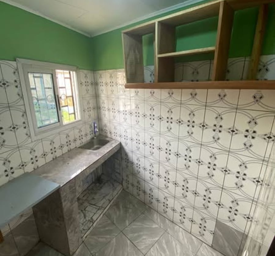 Chambre moderne à louer à Logbaba