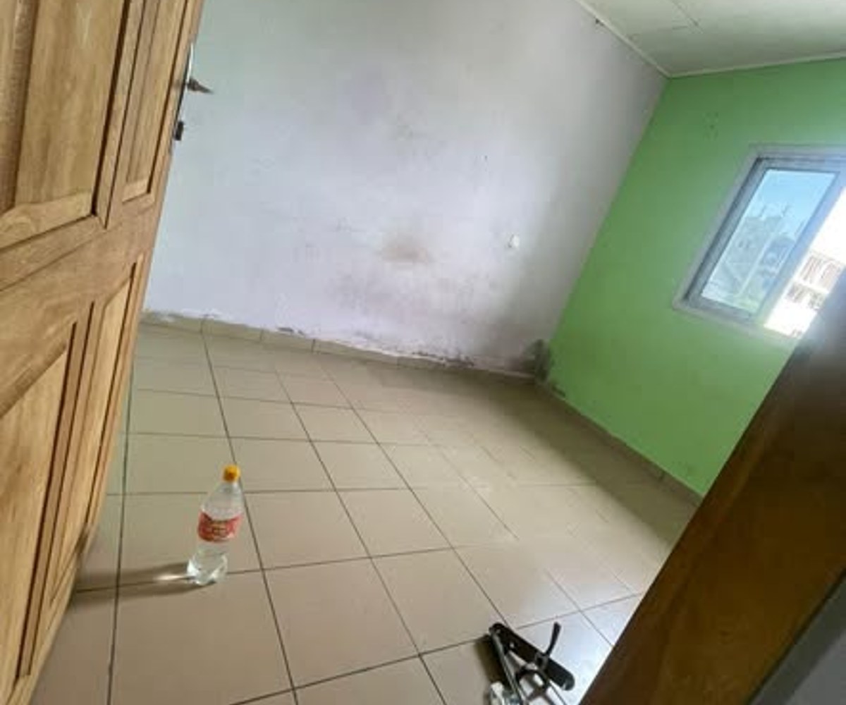 Studio moderne 1er étage Logbessou