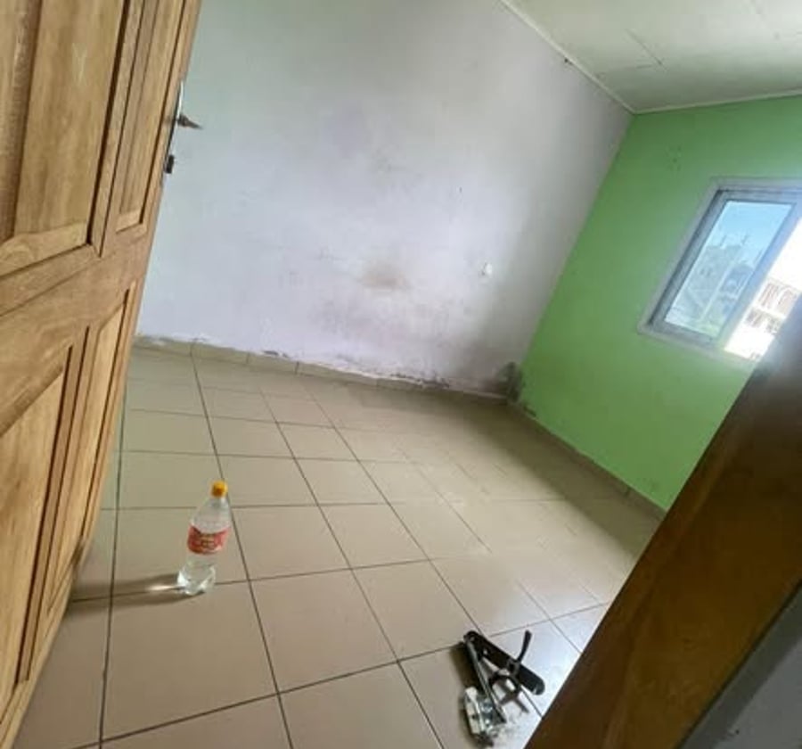 Studio moderne 1er étage Logbessou