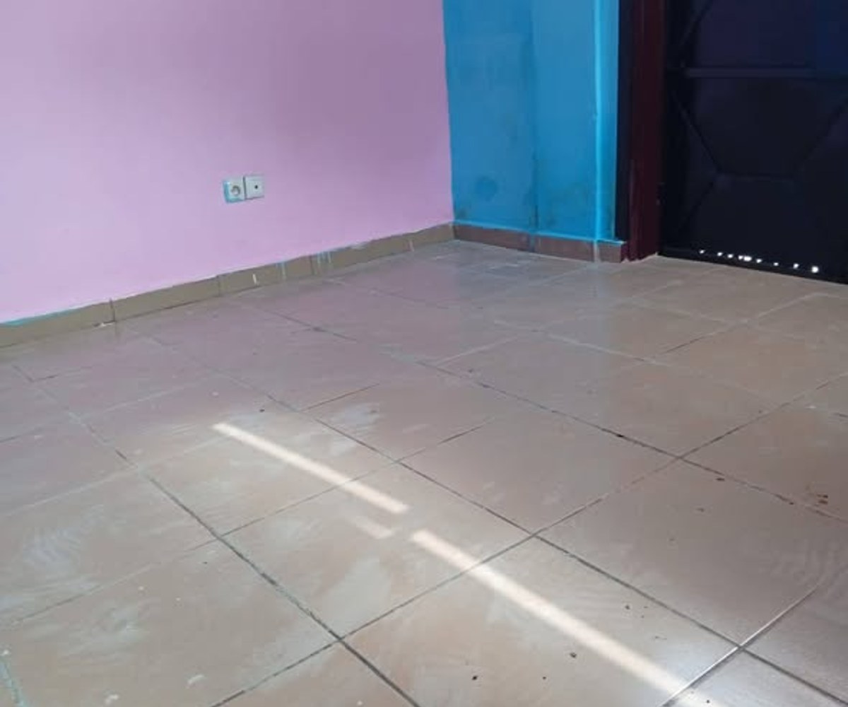 Chambre moderne à louer à Ekie Amadou, Yaoundé