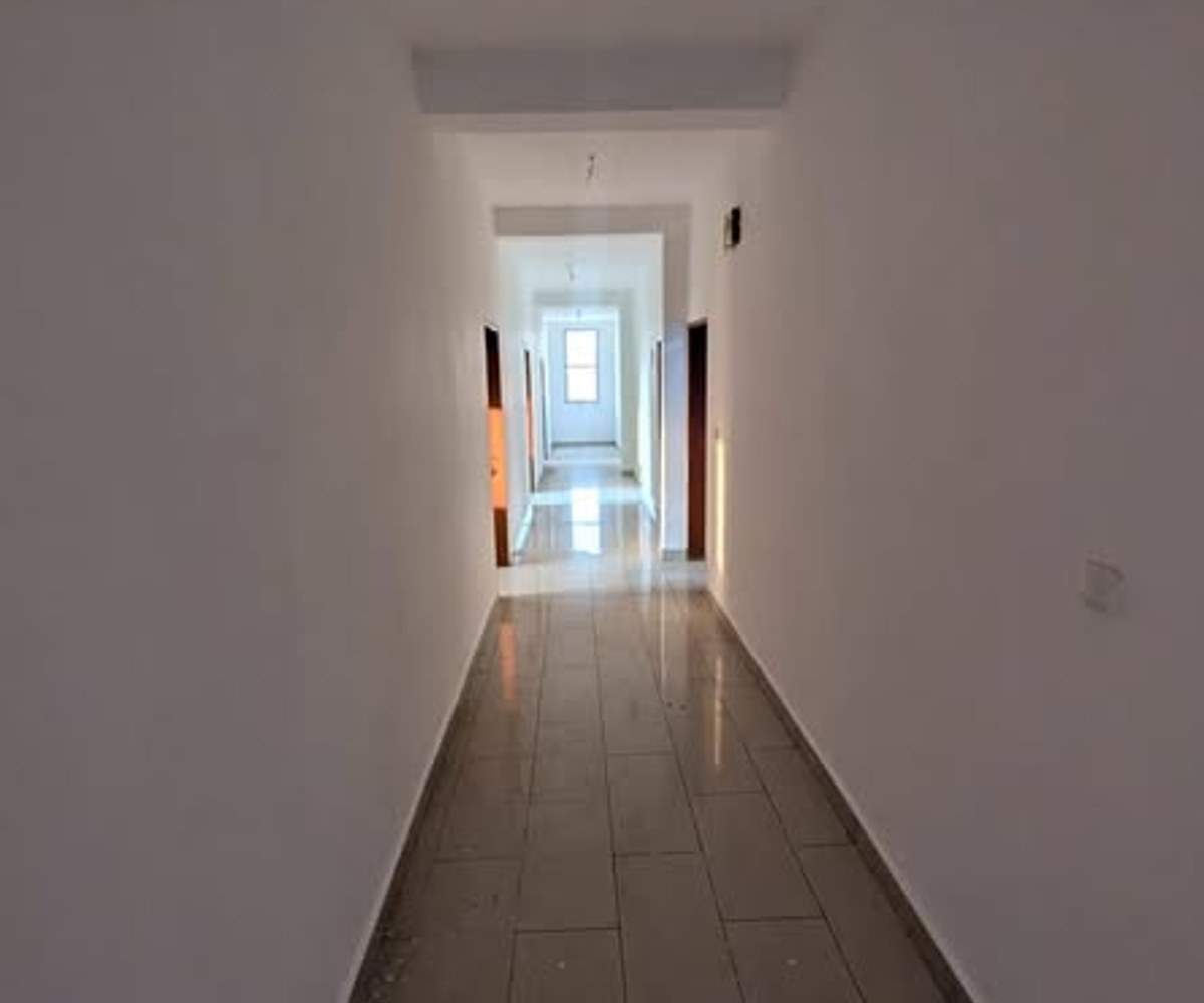 Vaste appartement moderne à louer à Odza