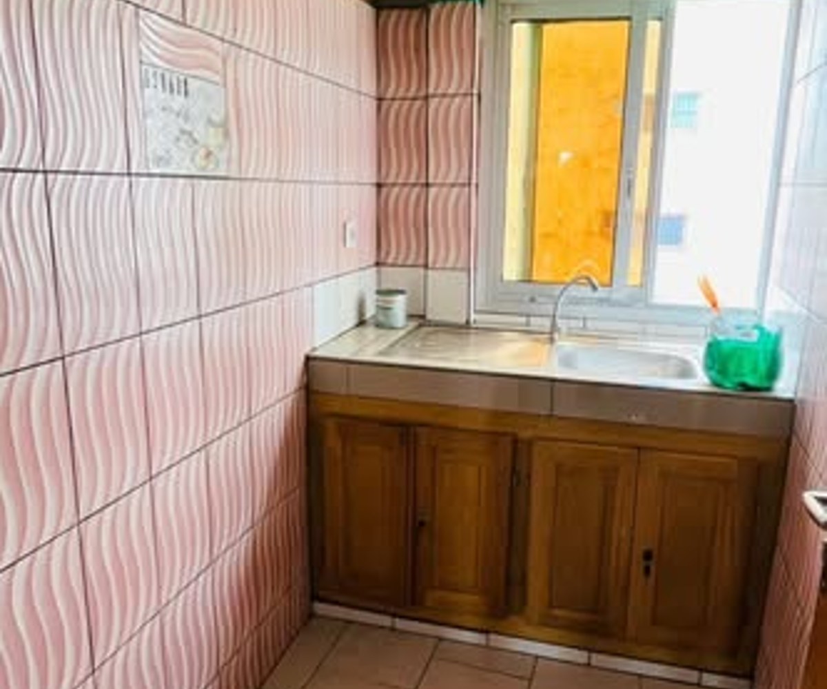 Studio moderne à louer - Logbaba, Douala
