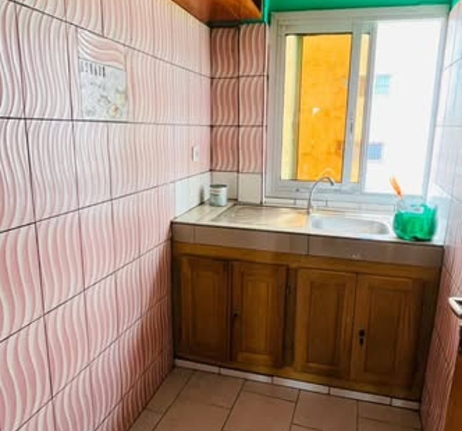 Studio moderne à louer - Logbaba, Douala