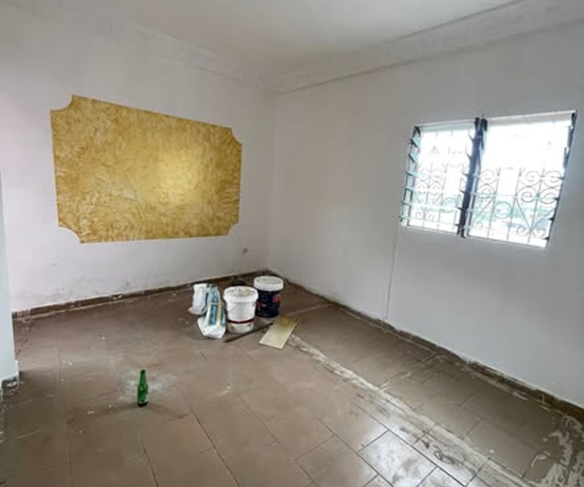 Studio moderne à PK12 à l'étage