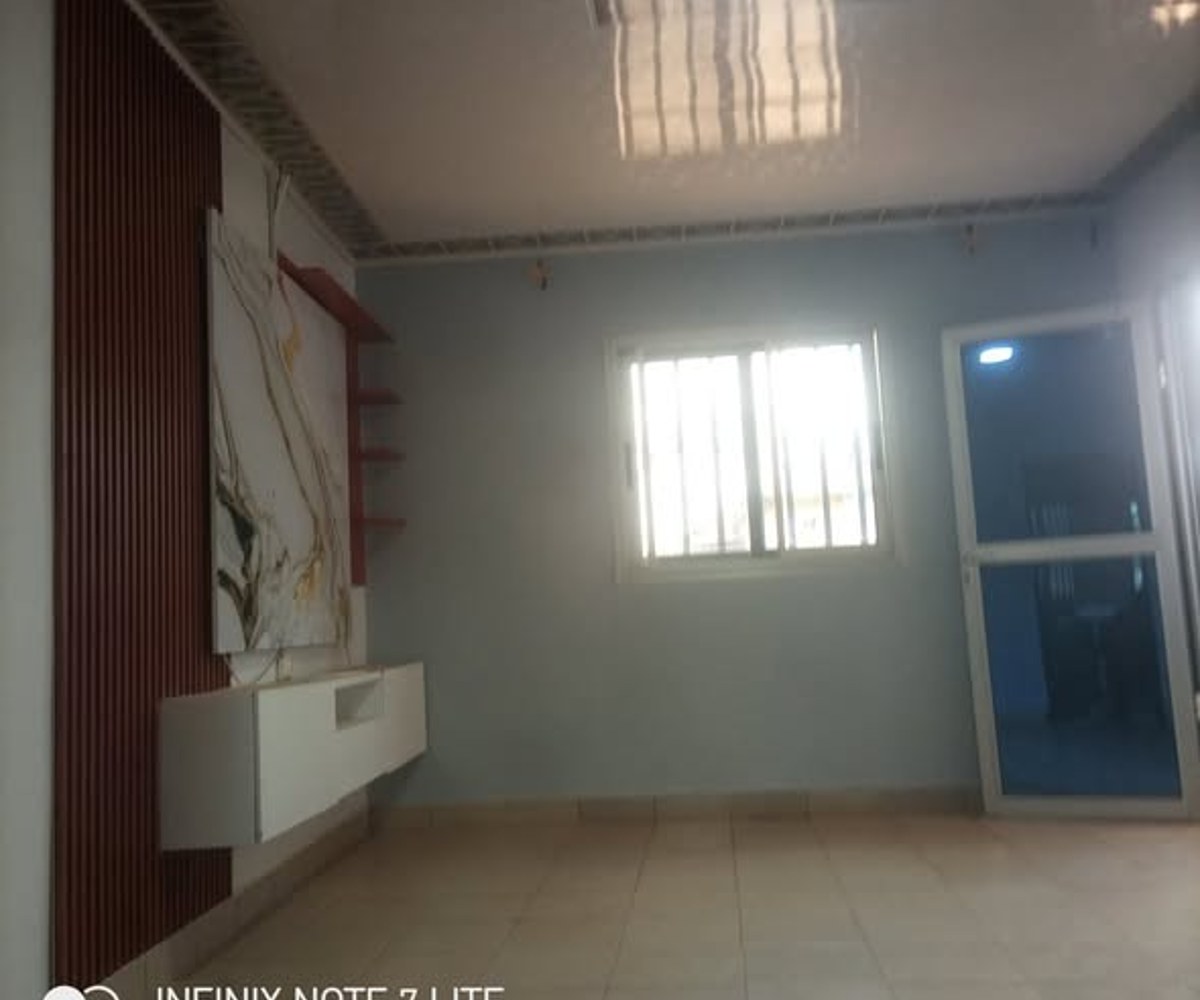 Appartement moderne à louer - Petit Marché Odza