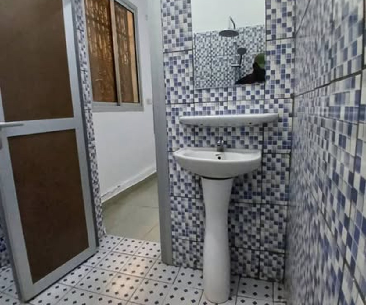 Studio haut standing à louer à Odza