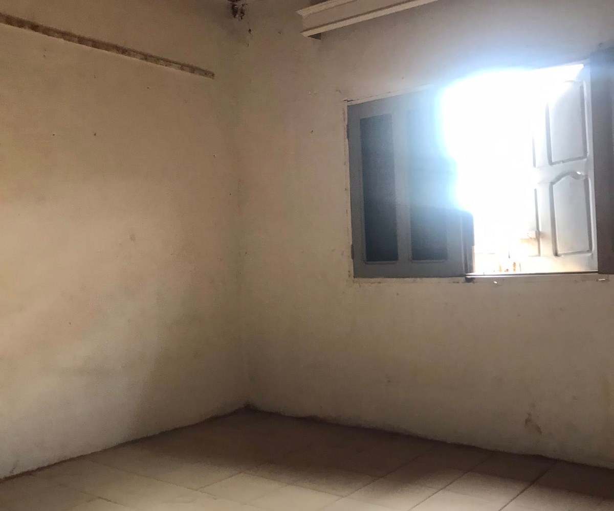Chambre simple carrelée à Happy - Yaoundé
