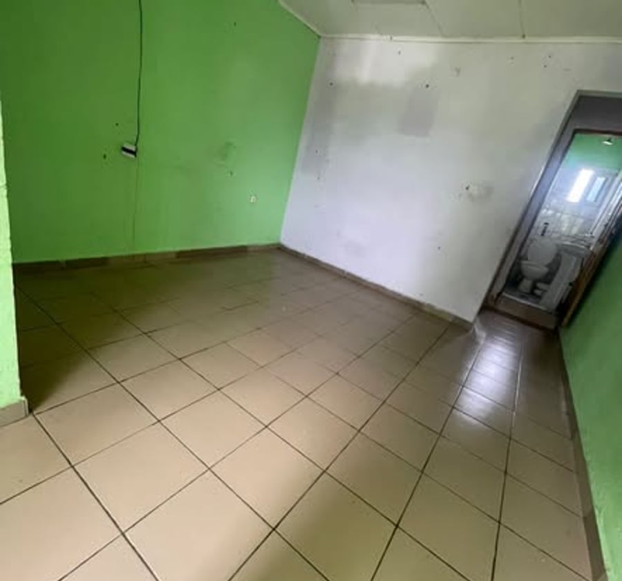 Studio moderne 1er étage Logbessou