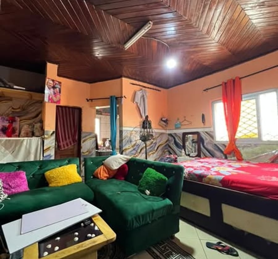 Chambre moderne à Ange Raphaël - Douala