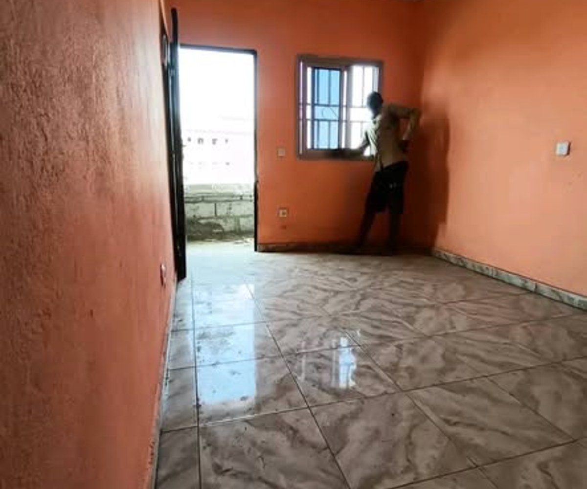Chambre moderne neuve à louer à Bonaberi