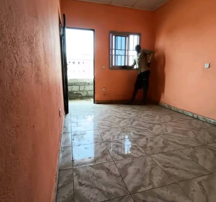 Chambre moderne neuve à louer à Bonaberi