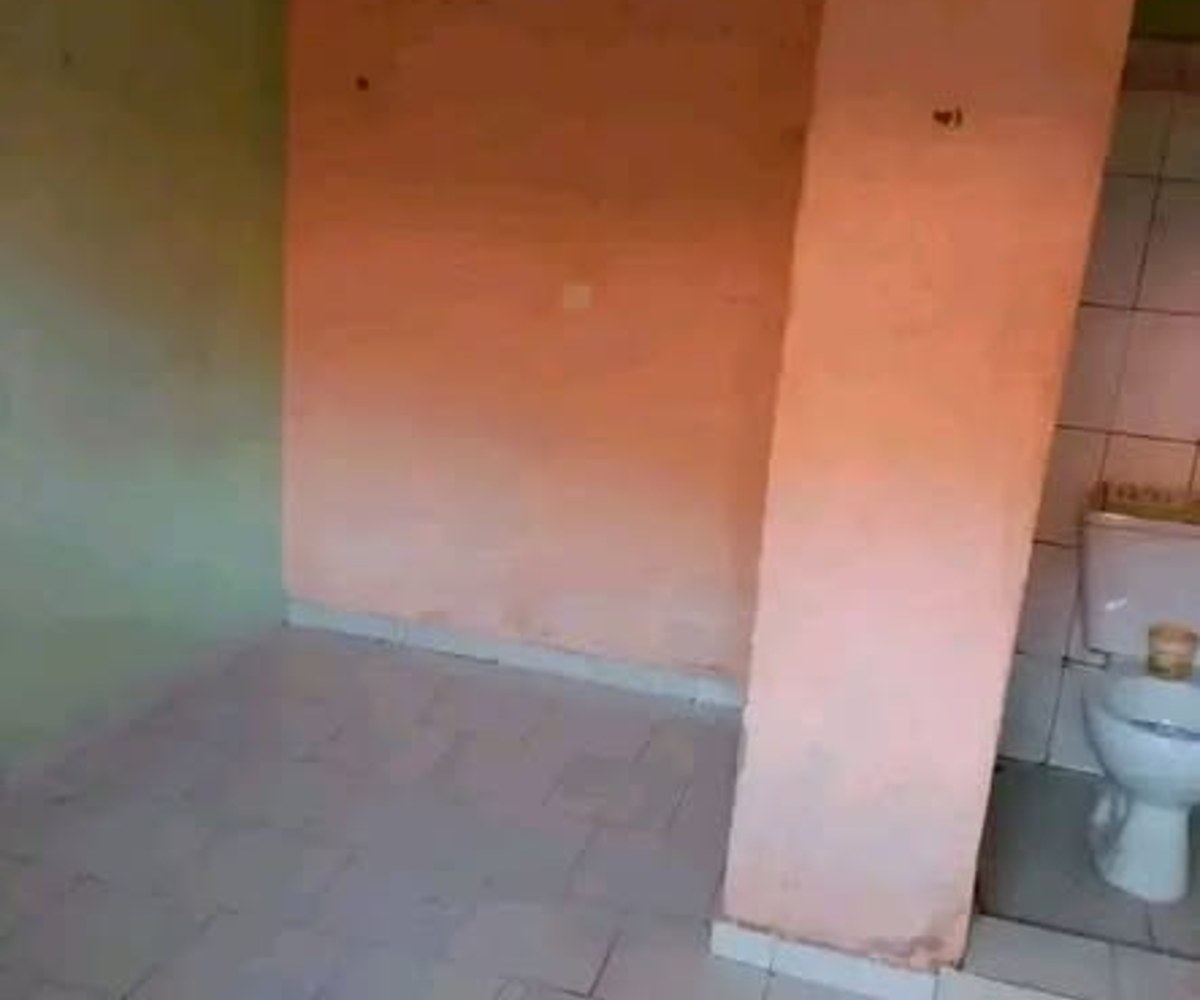 Chambre moderne à Nkolfoulou avec parking