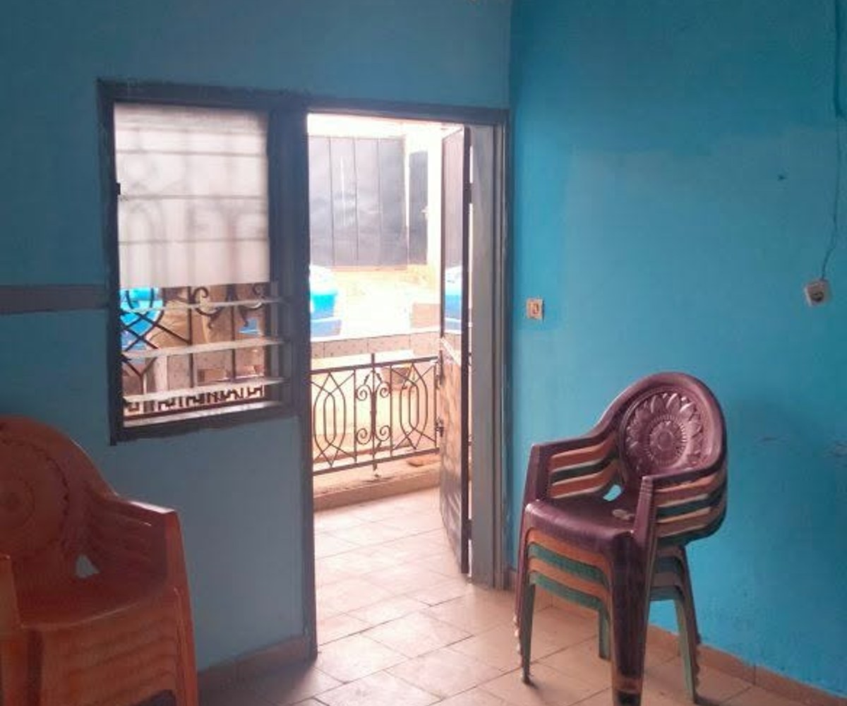 Appartement moderne à Nkolmesseng avec parking et placards