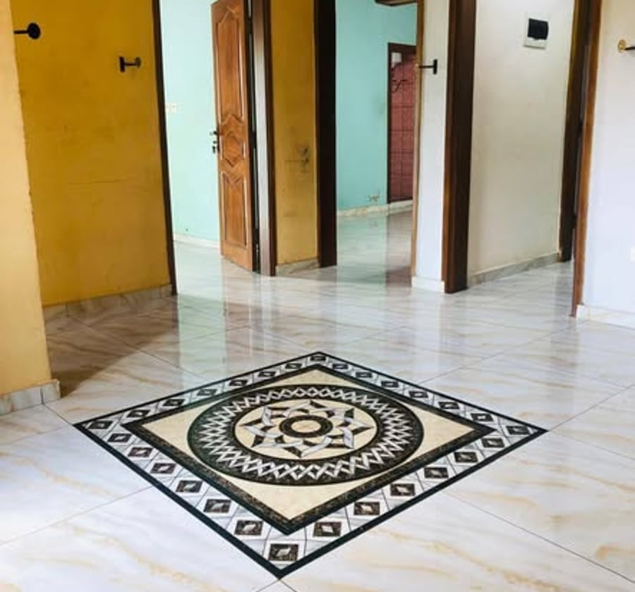 Appartement 3 chambres à louer à Efoulan