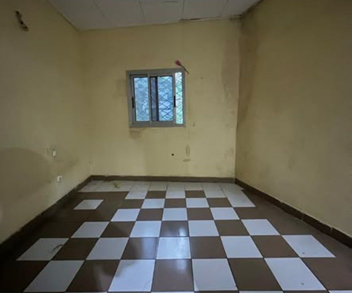 Vaste studio à louer à PK14