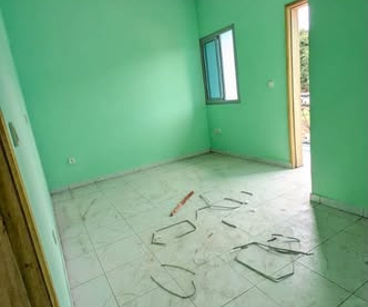 Chambre moderne à Messassi Nyom Moto