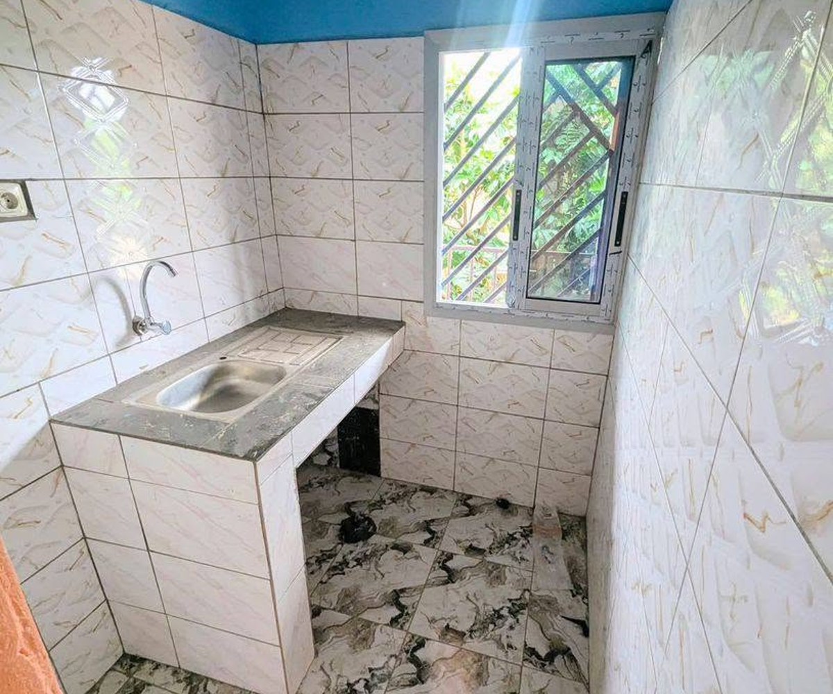 Studio Nouvellement Construit à Nkolfoulou, Yaoundé - 65 000 FCFA