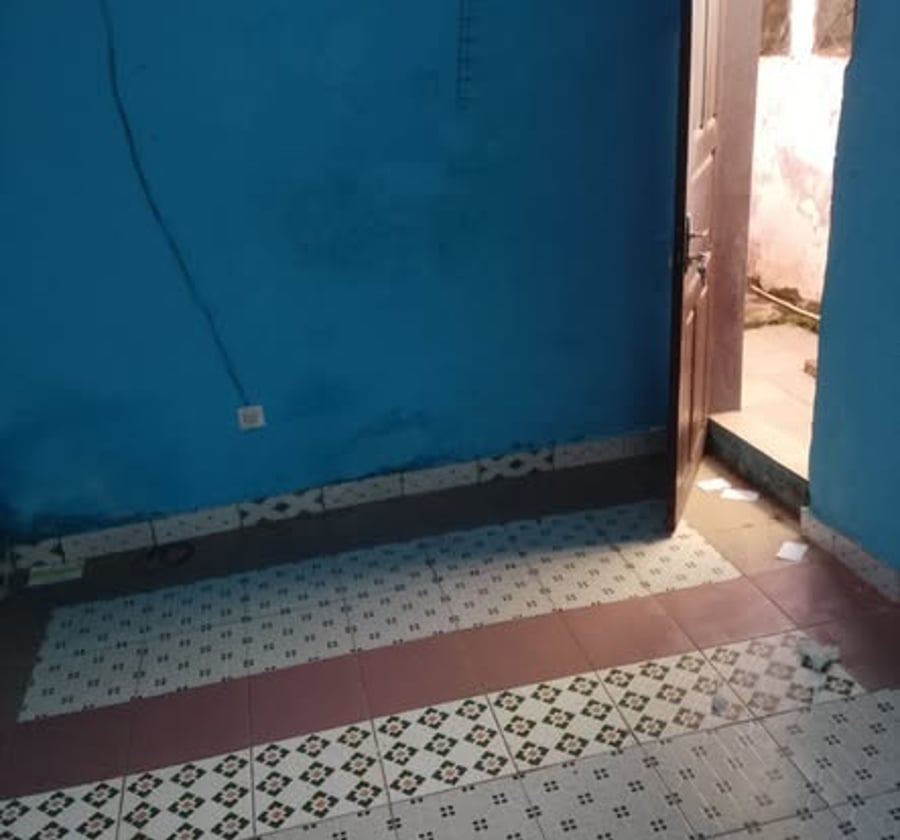 Grande chambre moderne à Ngousso