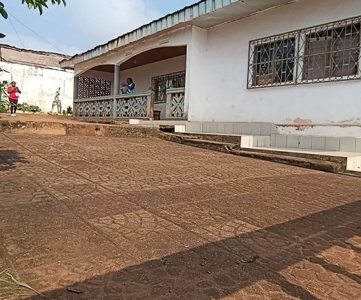 Villa à louer à Nkomo - 7 chambres, 3 douches