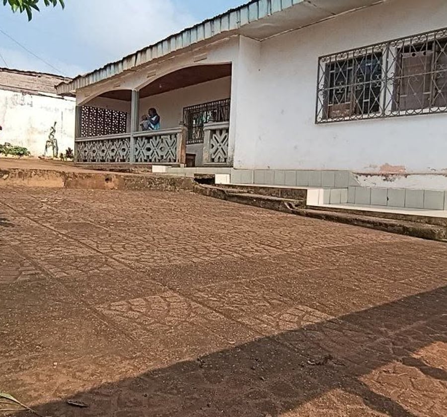 Villa à louer à Nkomo - 7 chambres, 3 douches