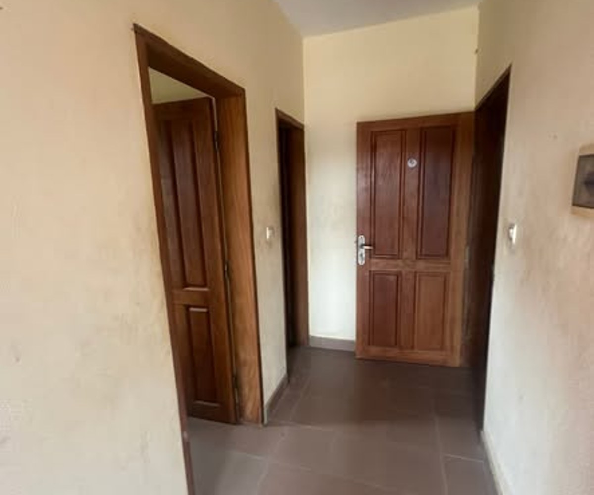 Vaste chambre moderne à PK15, Douala