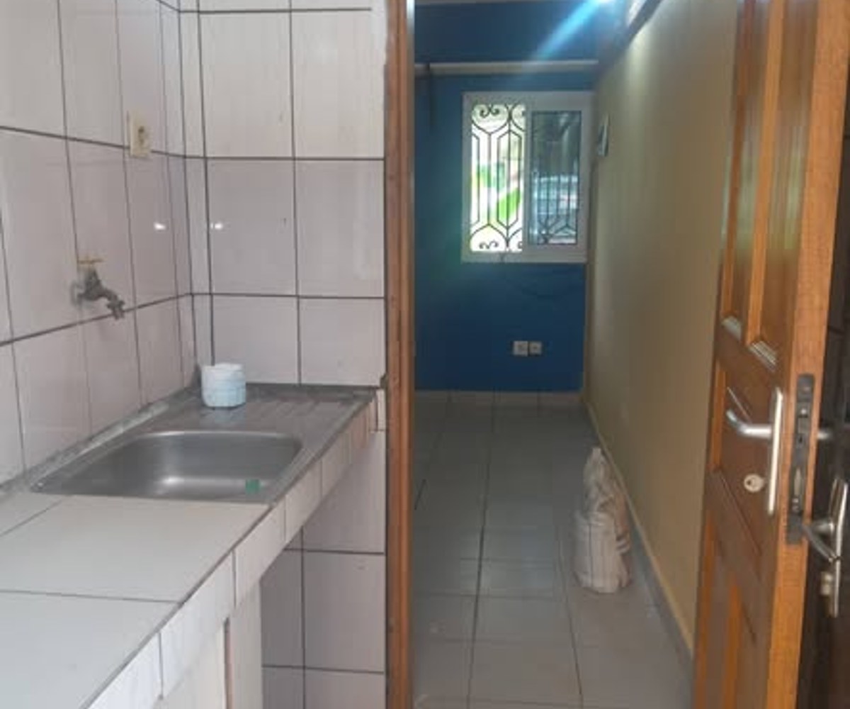 Chambre moderne à louer à Biyem-Assi Jouvence