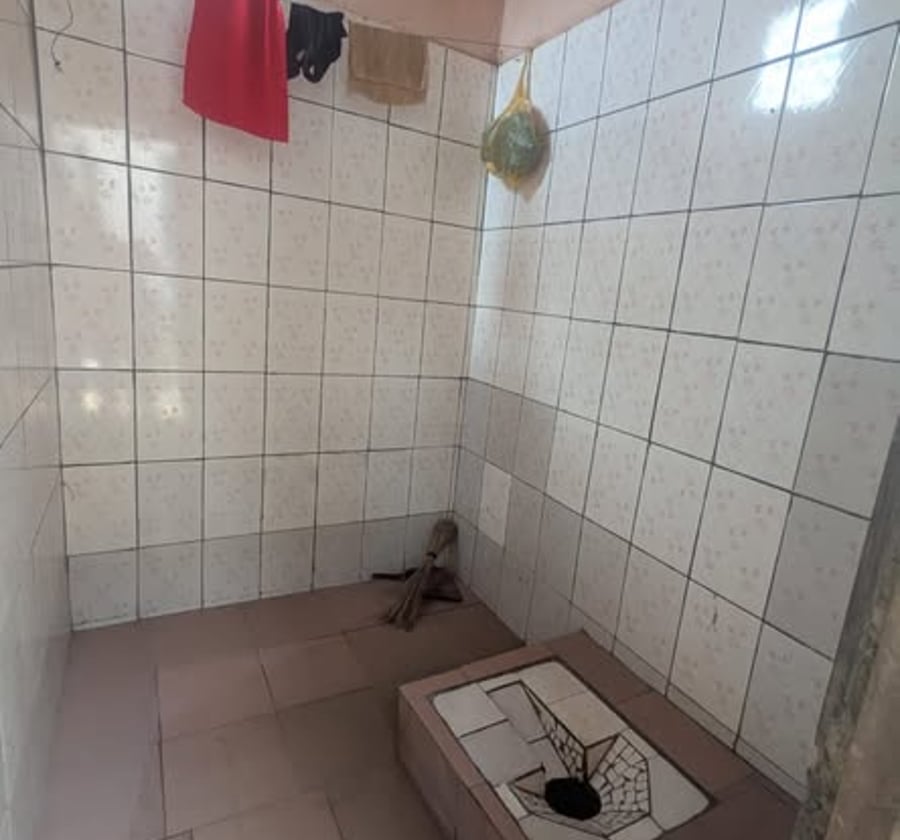 Vaste chambre simple à Tamtam