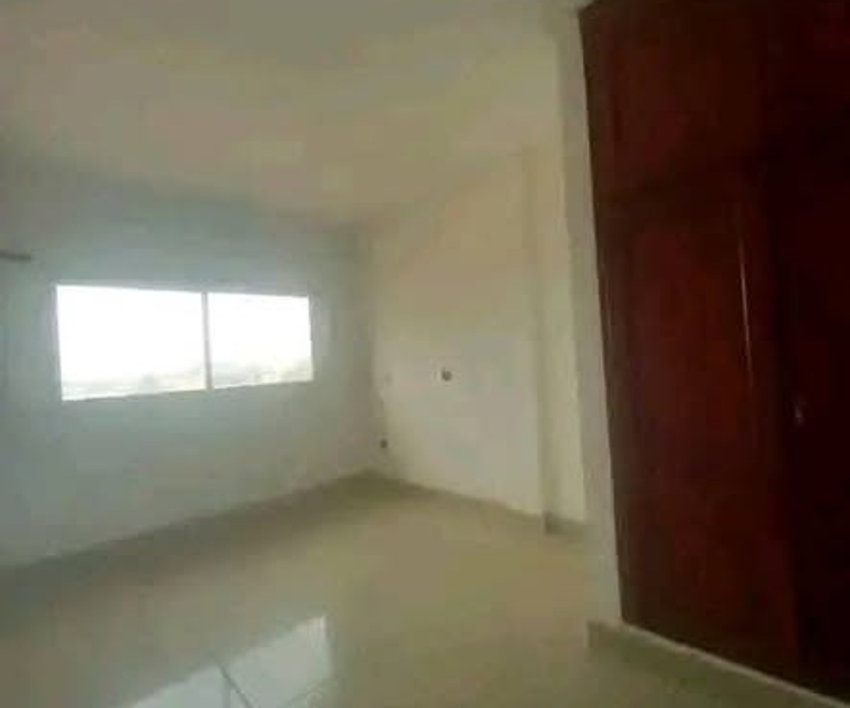 Bureau bon standing à louer à Akwa