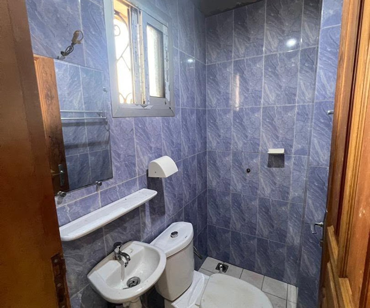 Chambre moderne à louer à Biyem-assi Tkc