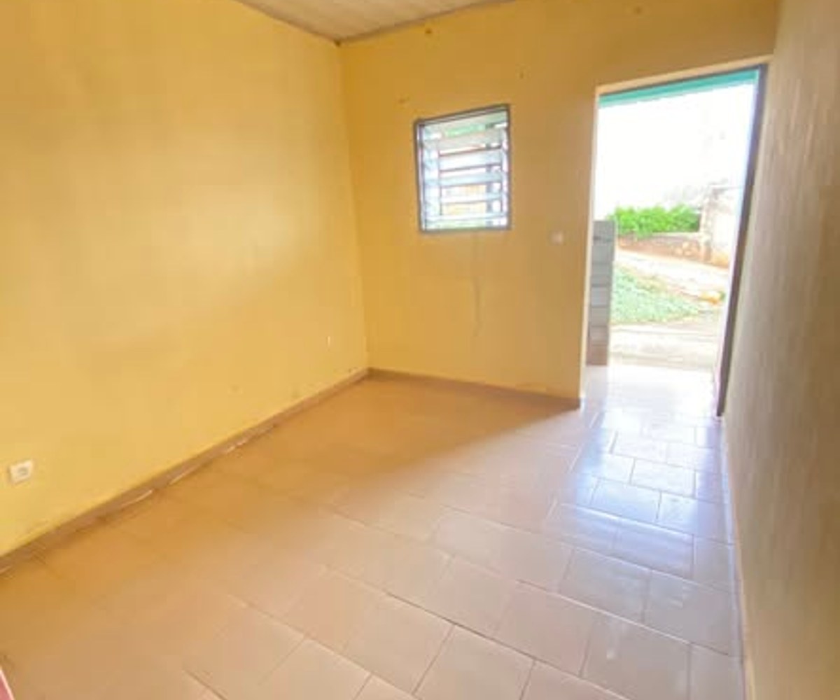 Vaste Studio Moderne à Louer à TKC