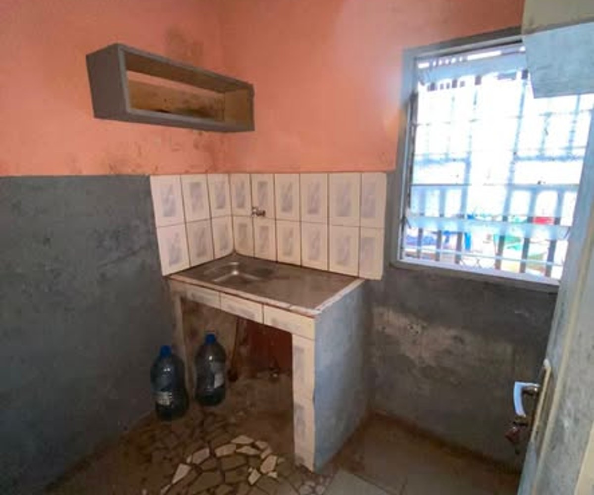 Studio moderne à louer à Odza Brigade