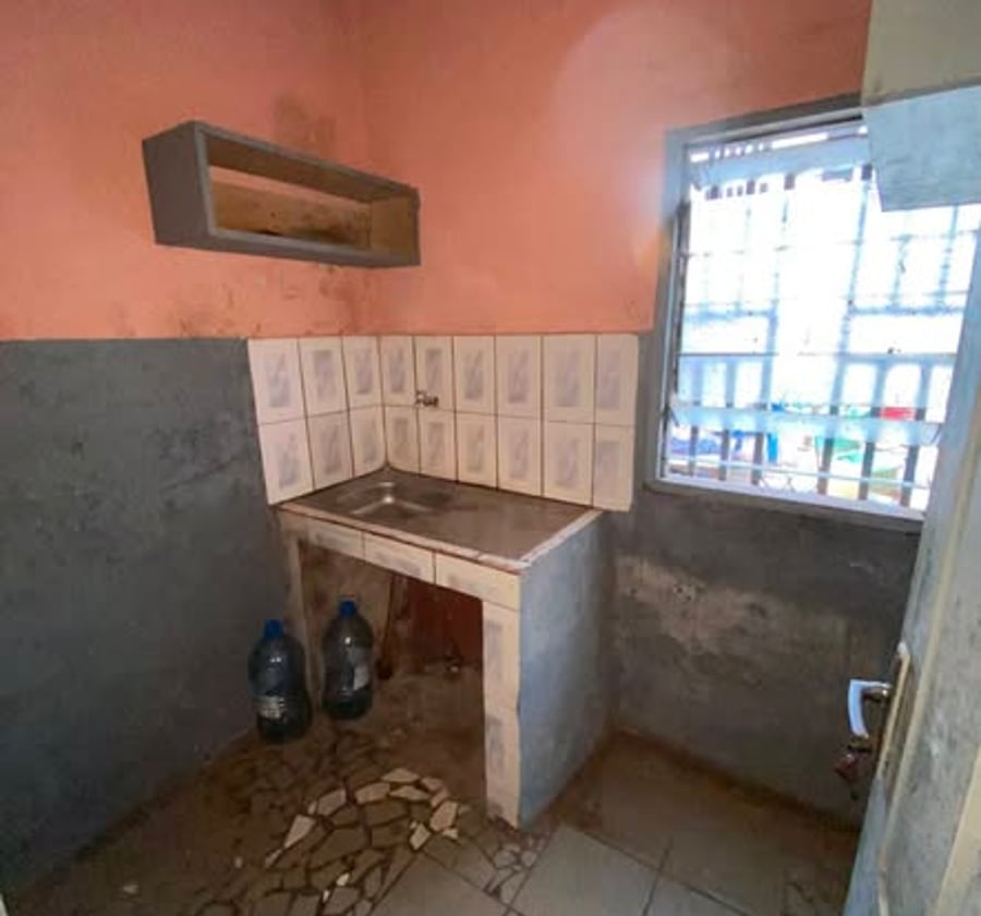 Studio moderne à louer à Odza Brigade