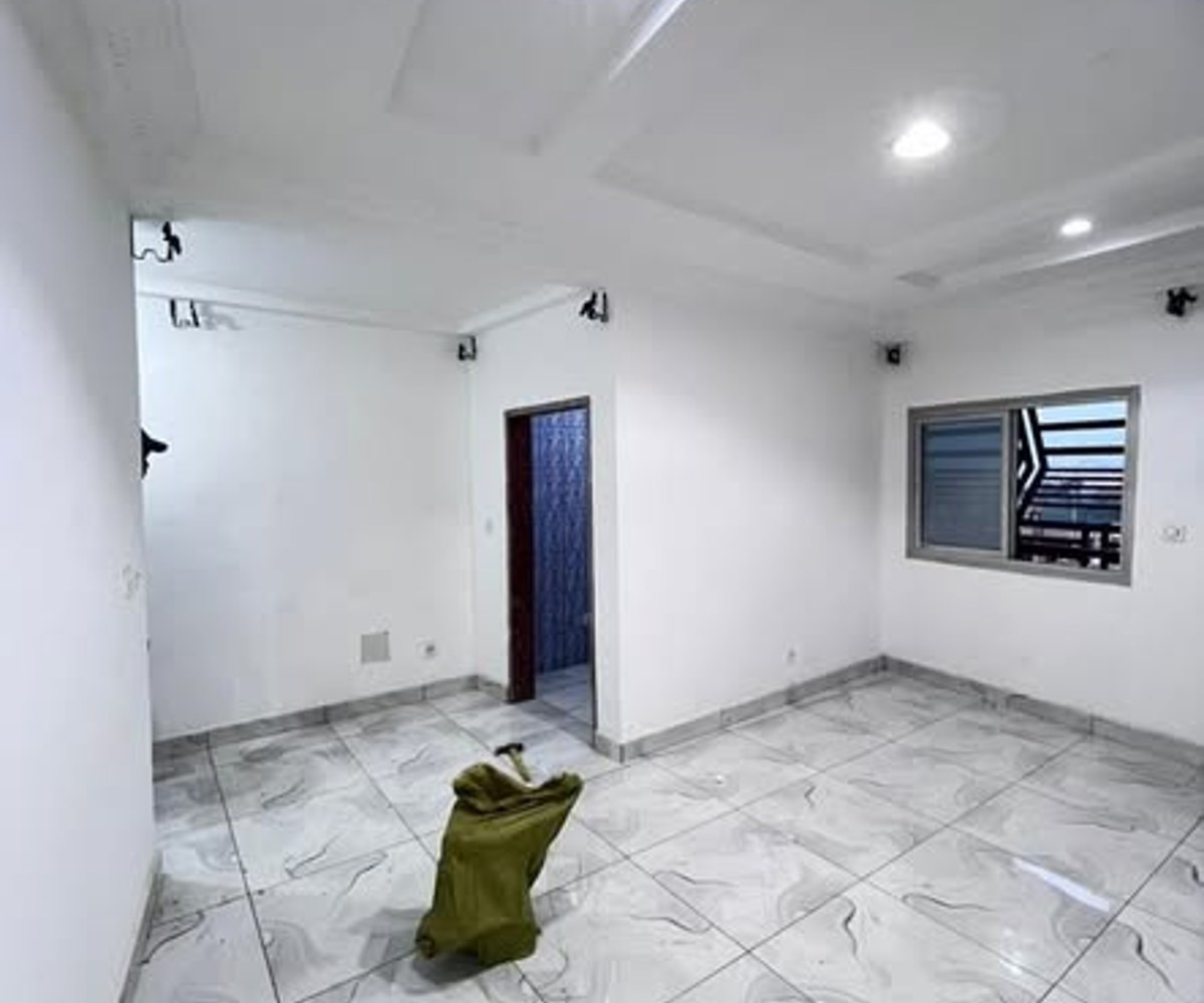 Studio moderne à Olembe