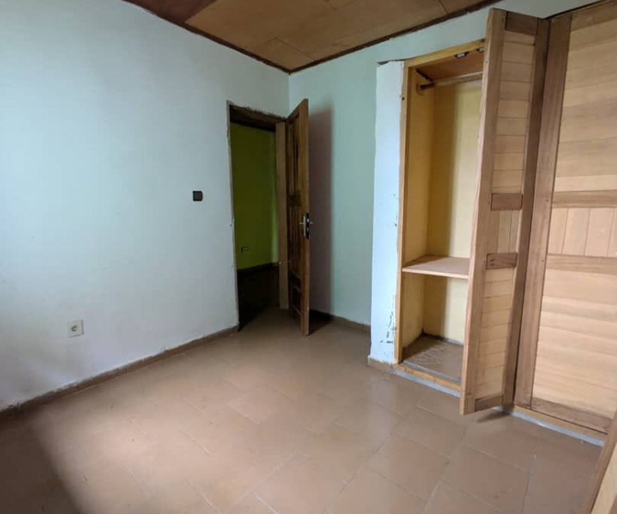 studio moderne 50mil à louer à odza borne 12 dans la barrière avec parking camwater moto 200f service immobilier svp