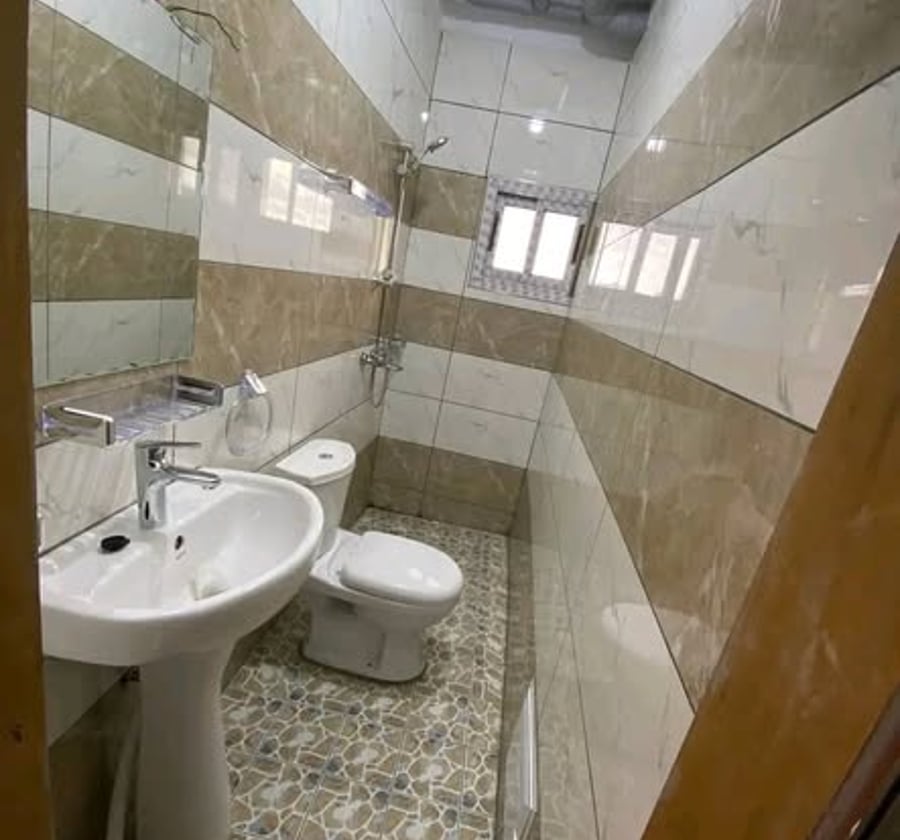 Chambre moderne à louer à Bonamoussadi près de Santa Lucia
