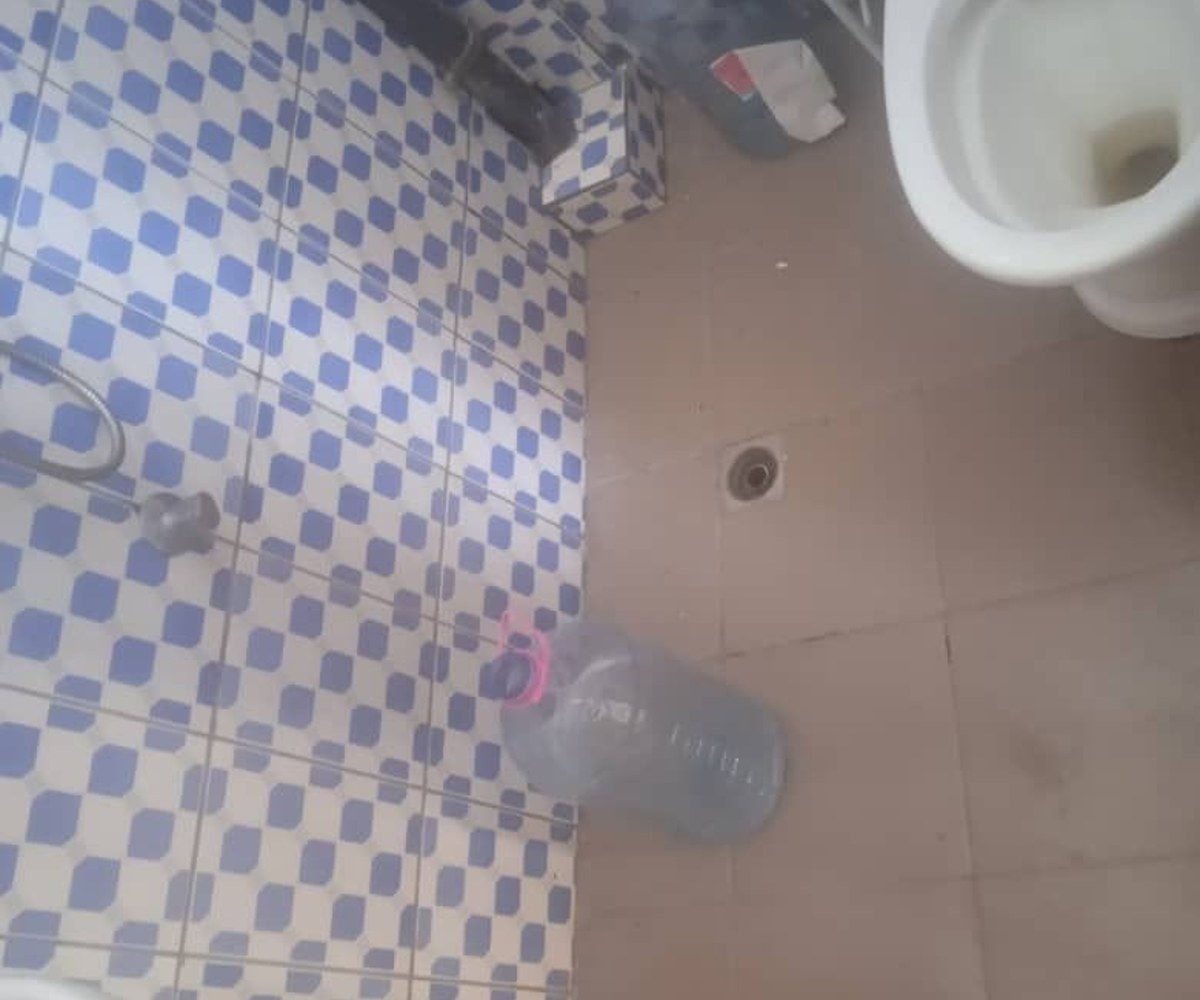 Grand studio moderne à louer - PK 8, Douala