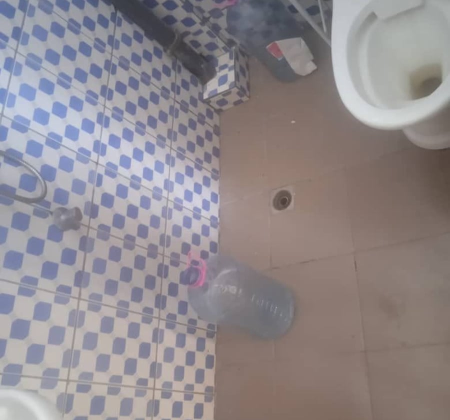 Grand studio moderne à louer - PK 8, Douala
