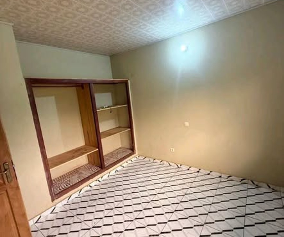 Studio moderne à louer à Nkolfoulou