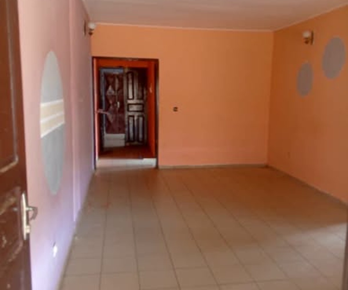 Appartement à louer à Fourgerol, Yaoundé - 80 000 FCFA/mois