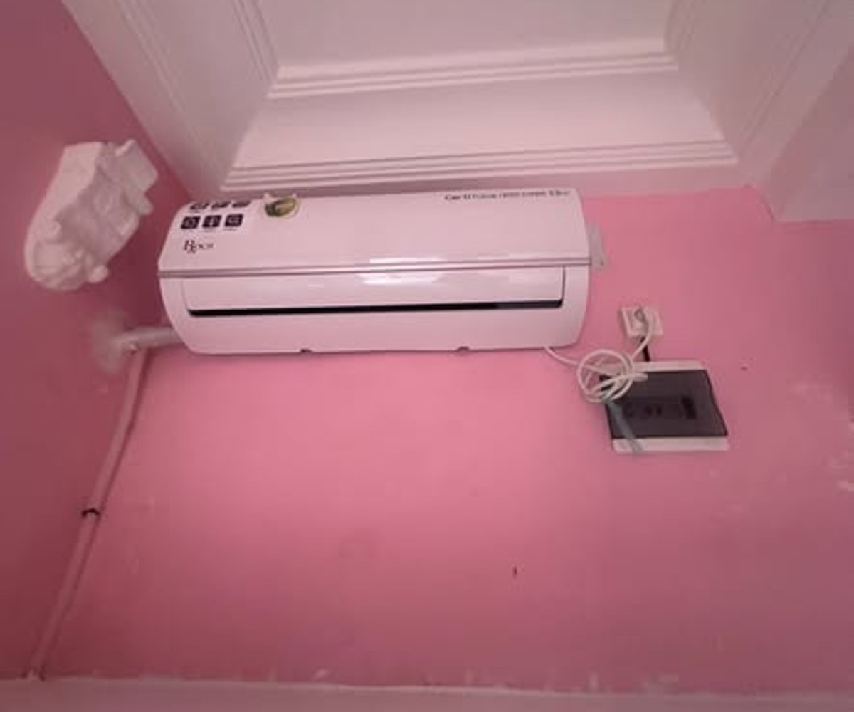 Vaste chambre moderne climatisé - PK12 Douala