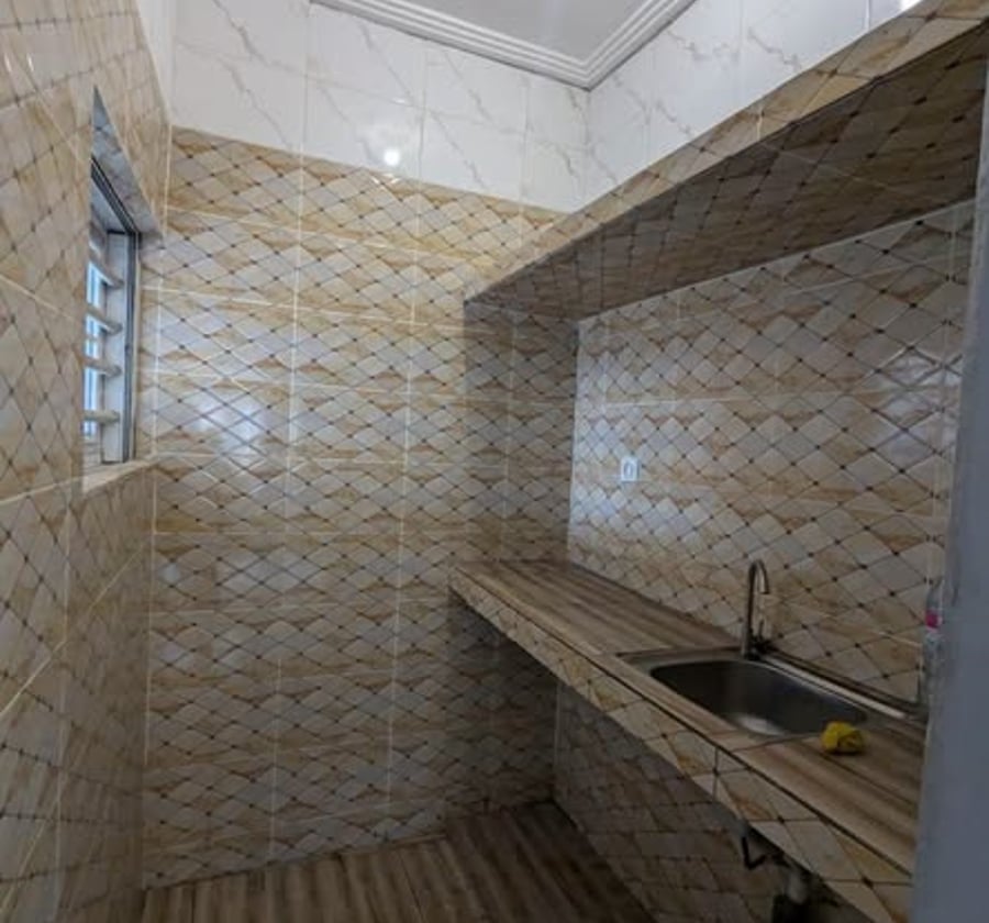 Chambre 3 pièces en location à Tsinga Village
