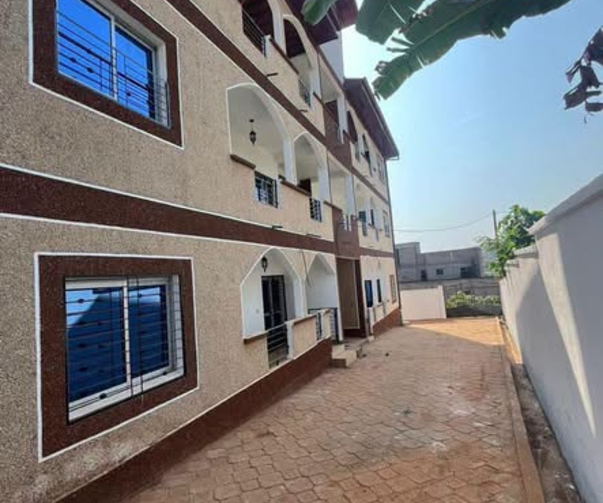 Appartement 2 chambres à louer à Fourgerol, Yaoundé