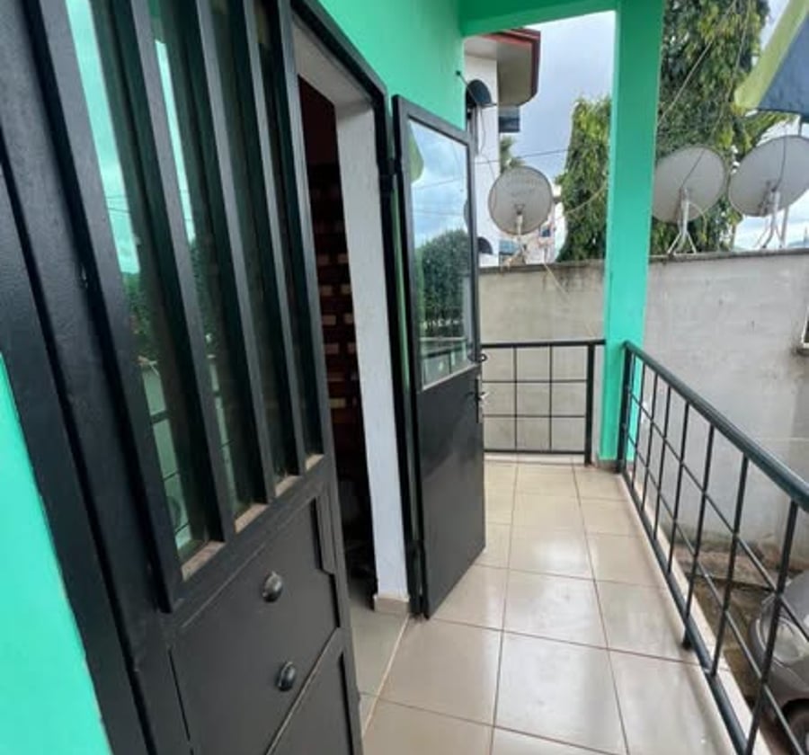 Appartement moderne 2 chambres à Biyem-Assi TKC